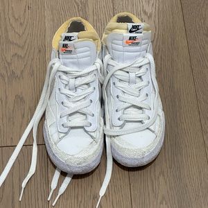 NIKE Sneakers Size 9